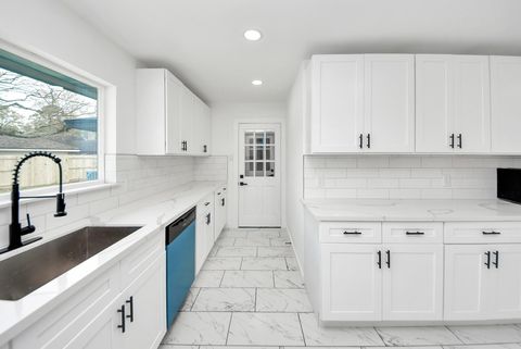 Tiny photo for 1418 San Sebastian Lane, Nassau Bay, TX 77058 (MLS # 62436018)