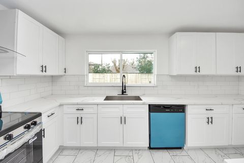 Tiny photo for 1418 San Sebastian Lane, Nassau Bay, TX 77058 (MLS # 62436018)