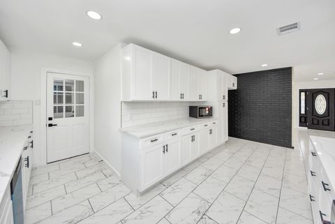 Tiny photo for 1418 San Sebastian Lane, Nassau Bay, TX 77058 (MLS # 62436018)