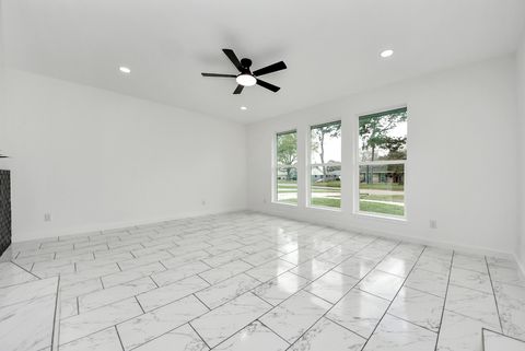 Tiny photo for 1418 San Sebastian Lane, Nassau Bay, TX 77058 (MLS # 62436018)