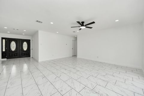 Tiny photo for 1418 San Sebastian Lane, Nassau Bay, TX 77058 (MLS # 62436018)