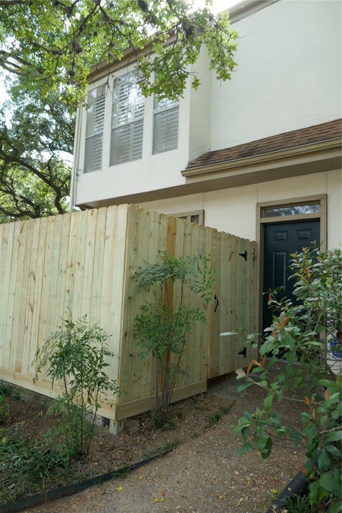 Condo For Rent - 2100 Tanglewilde Street #261<br/> Harris County, Houston, TX 77063