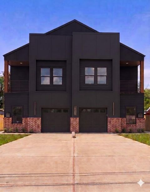 Photo of 5416 Sonora Street #A-B, Houston, TX 77020 (MLS # 95814508)