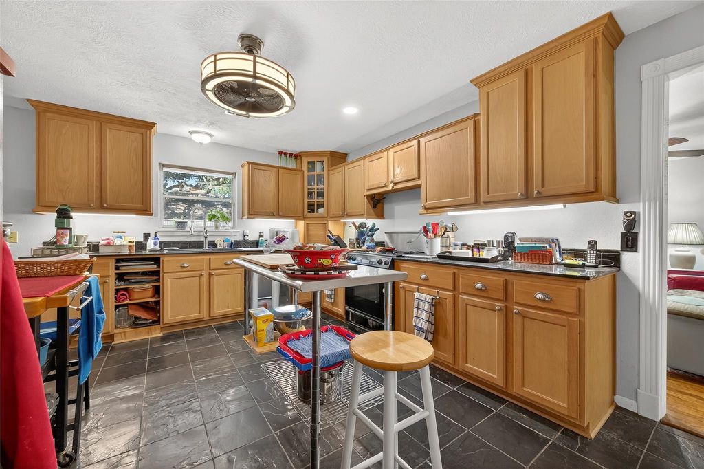 Photo of 5326 Redstart Street, Houston, TX 77096 (MLS # 43099749)