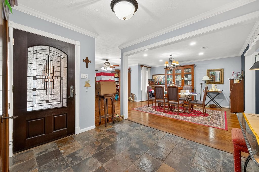 Photo of 5326 Redstart Street, Houston, TX 77096 (MLS # 43099749)