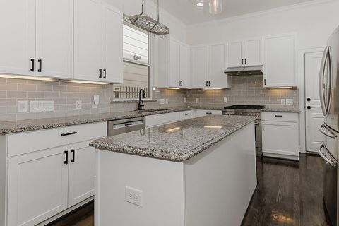 Tiny photo for 5233 Cornish Street #C, Houston, TX 77007 (MLS # 54317992)