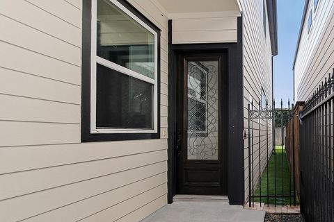 Tiny photo for 5233 Cornish Street #C, Houston, TX 77007 (MLS # 54317992)