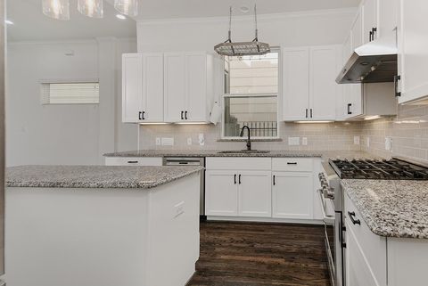 Tiny photo for 5233 Cornish Street #C, Houston, TX 77007 (MLS # 54317992)