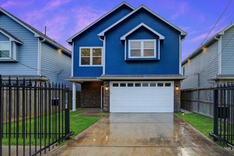 Photo of 3801 Oxford Street #B, Houston, TX 77022 (MLS # 26626944)