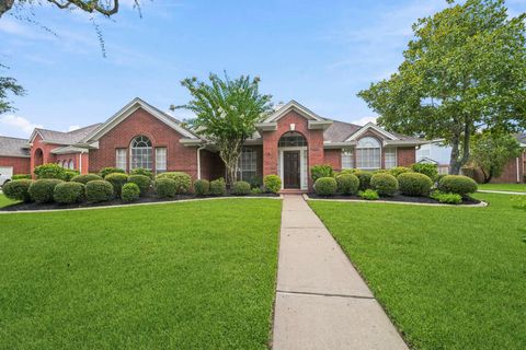 Photo of 1735 Berkoff Drive, Sugar Land, TX 77479 (MLS # 30411066)