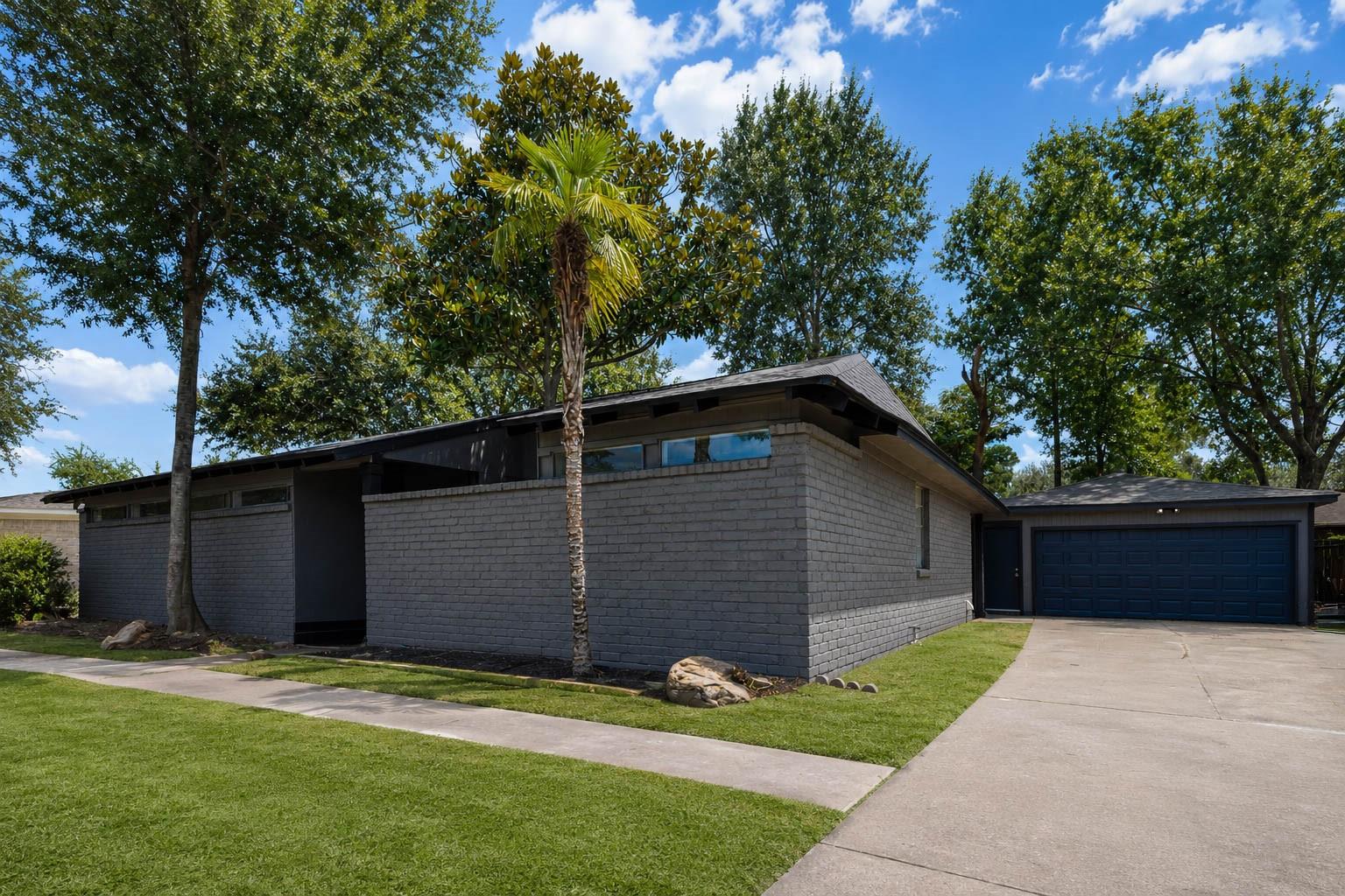 15811 Pathfield Drive