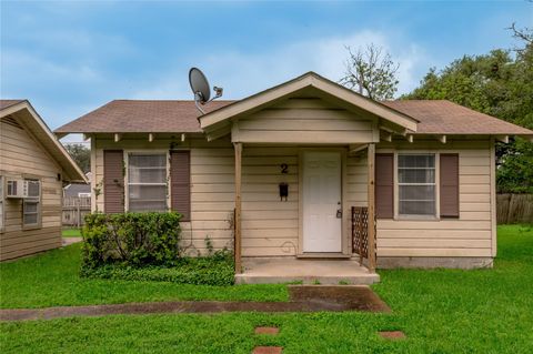Photo of 700 Gray Street #2, Huntsville, TX 77320 (MLS # 67393470)