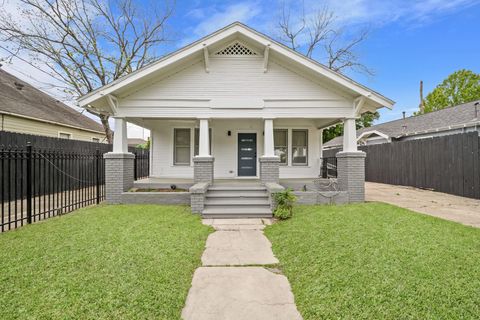 Photo of 114 Redan Street, Houston, TX 77009 (MLS # 78880169)