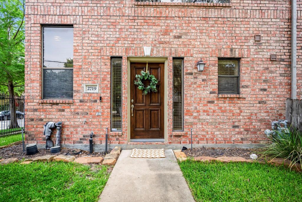 Photo of 2719 La Branch Street, Houston, TX 77004 (MLS # 59054191)