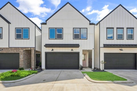 Photo of 2032 W Tidwell Road, Houston, TX 77091 (MLS # 89807807)