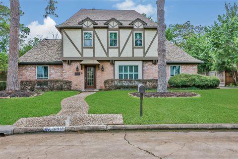 Photo of 10915 Holly Springs Drive, Houston, TX 77042 (MLS # 96111254)