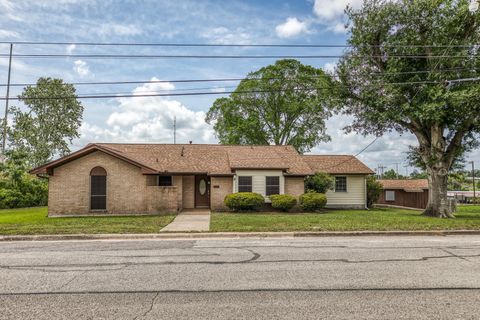 Photo of 407 W Glenn Street, Bellville, TX 77418 (MLS # 16962691)