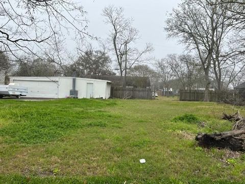 Photo of 3100 Block Of Weatherford Street, La Porte, TX 77571 (MLS # 13366096)