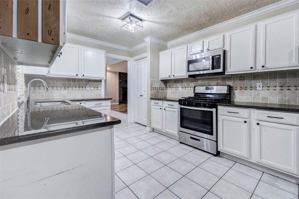 Photo of 13614 Sablegrove Lane, Houston, TX 77014 (MLS # 53458162)