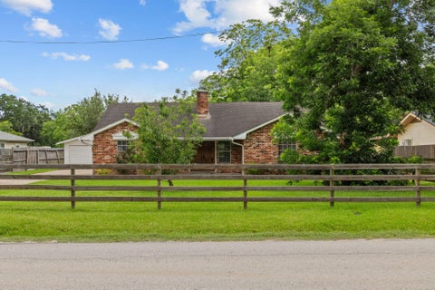 Photo of 120 Texas Avenue, League City, TX 77573 (MLS # 93213192)