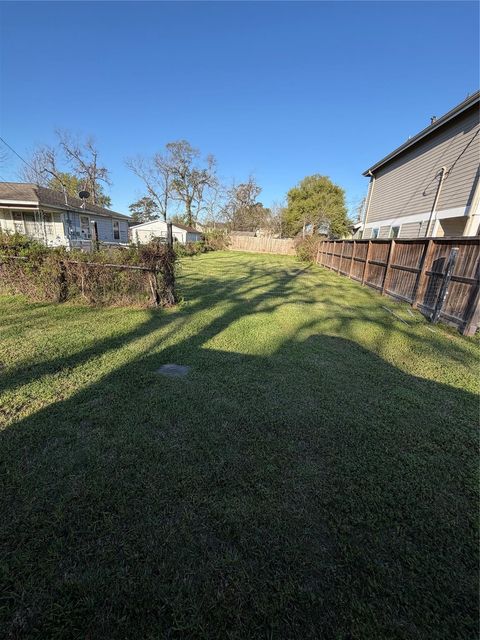 Photo of 7009 Roswell Street, Houston, TX 77022 (MLS # 54332055)