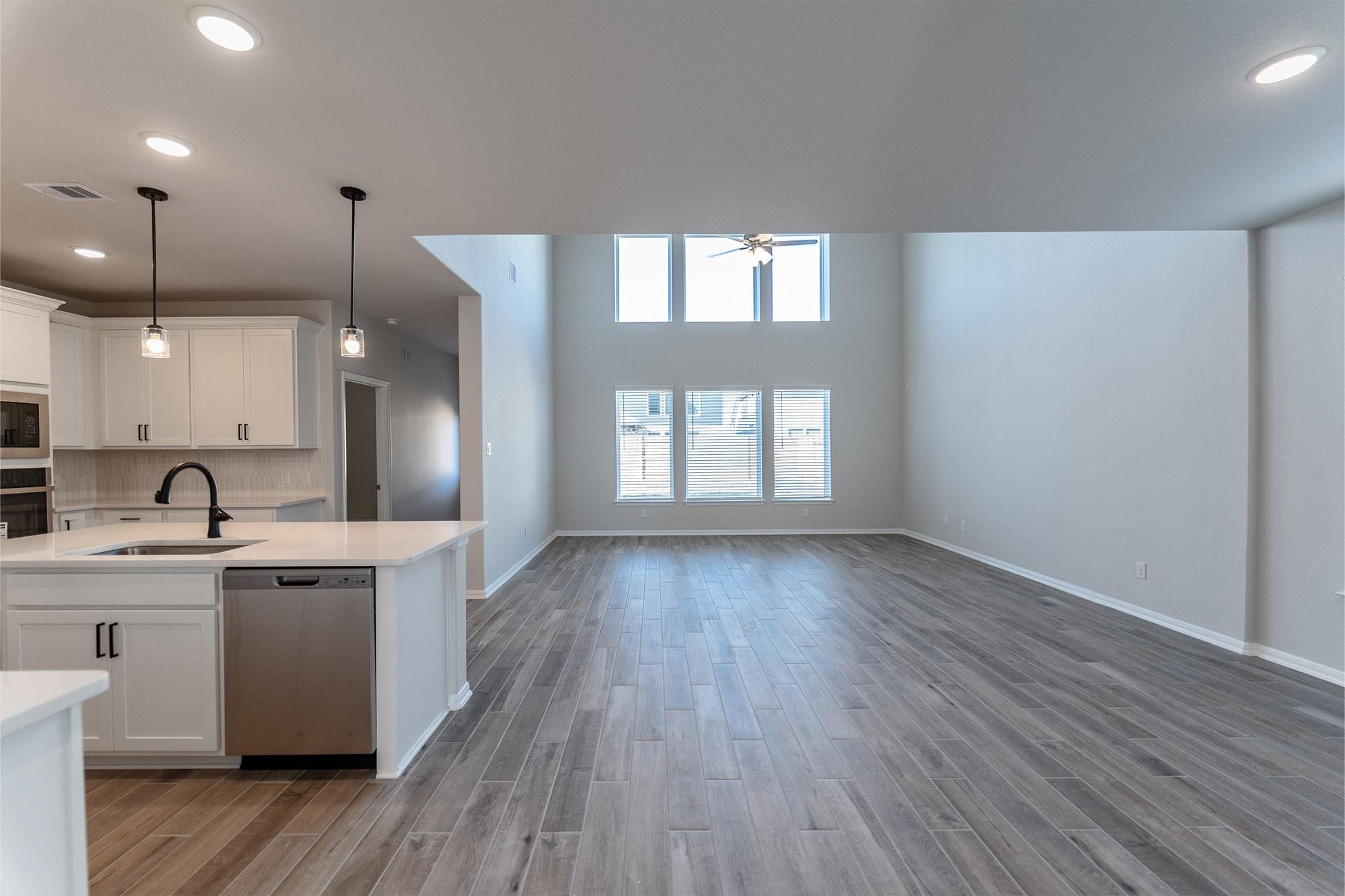 13918 Seneca Lake