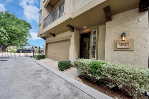 Photo of 442 N Live Oak Street, Houston, TX 77003 (MLS # 63573707)