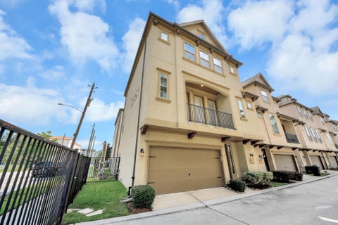 Homes For Sale - 442 N Live Oak Street<br/> Houston, TX 77003