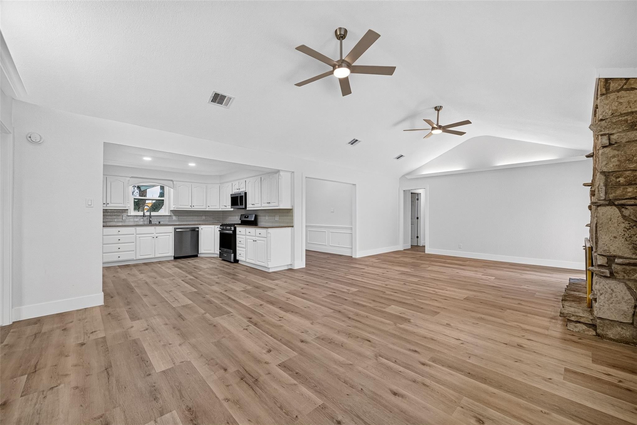 218 Bay Colony Circle