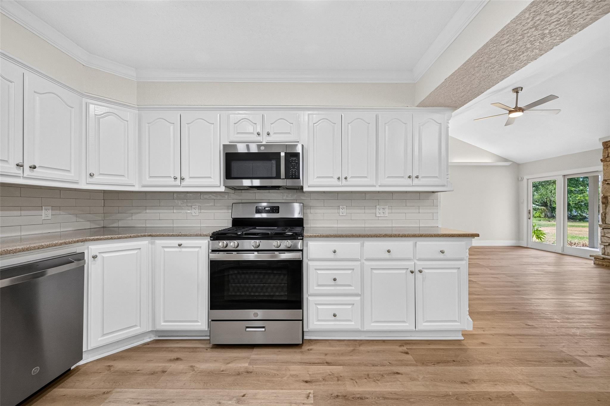 218 Bay Colony Circle