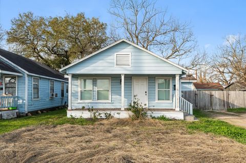 Photo of 1605 Walnut Avenue, Rosenberg, TX 77471 (MLS # 46219655)