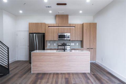 Photo of 5614 Larkin St #A, Houston, TX 77007 (MLS # 12267137)