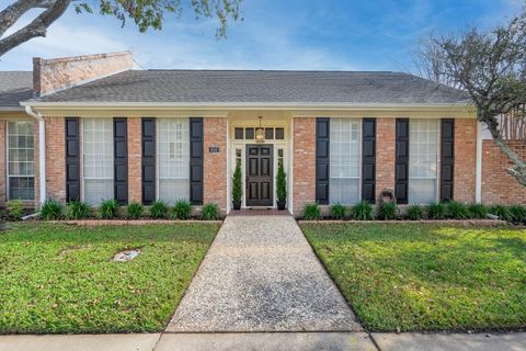 Photo of 808 Dogwood Lane, Bryan, TX 77802 (MLS # 10755325)