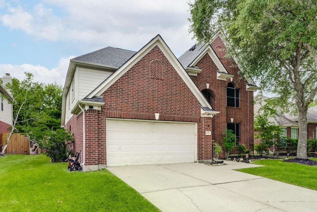 Photo of 515 Deer Hollow Drive, Sugar Land, TX 77479 (MLS # 70387618)