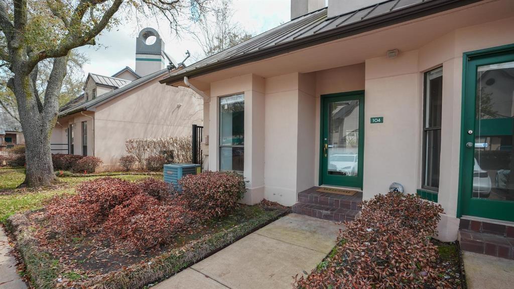 4144 Greystone Way 104