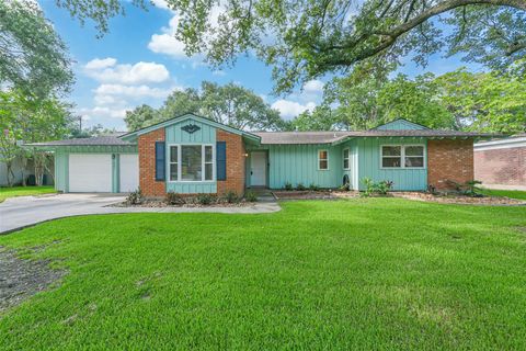 Photo of 10251 Old Orchard Road, La Porte, TX 77571 (MLS # 55030453)