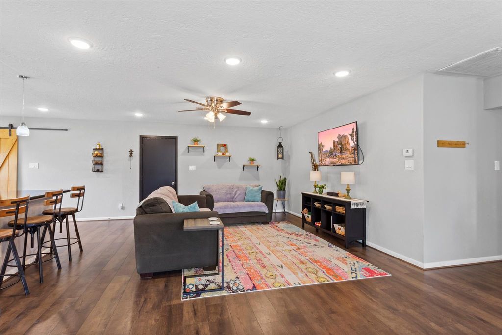 Photo of 908 Morningside Court, Friendswood, TX 77546 (MLS # 30420588)