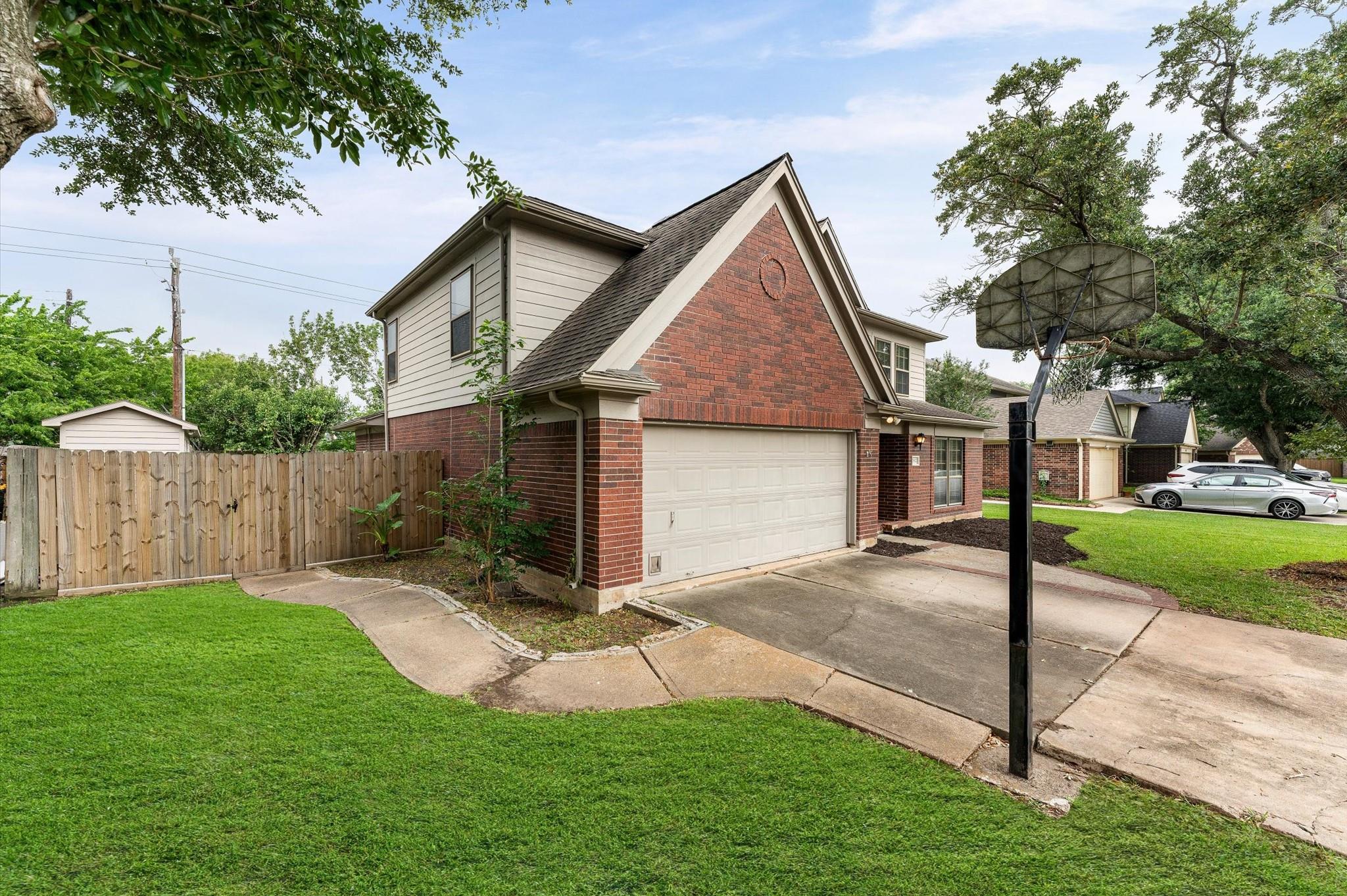 10822 Spruce Drive S