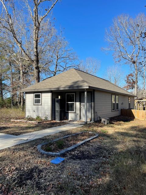 Homes For Sale - 121 St Regis<br/> Livingston, TX 77351