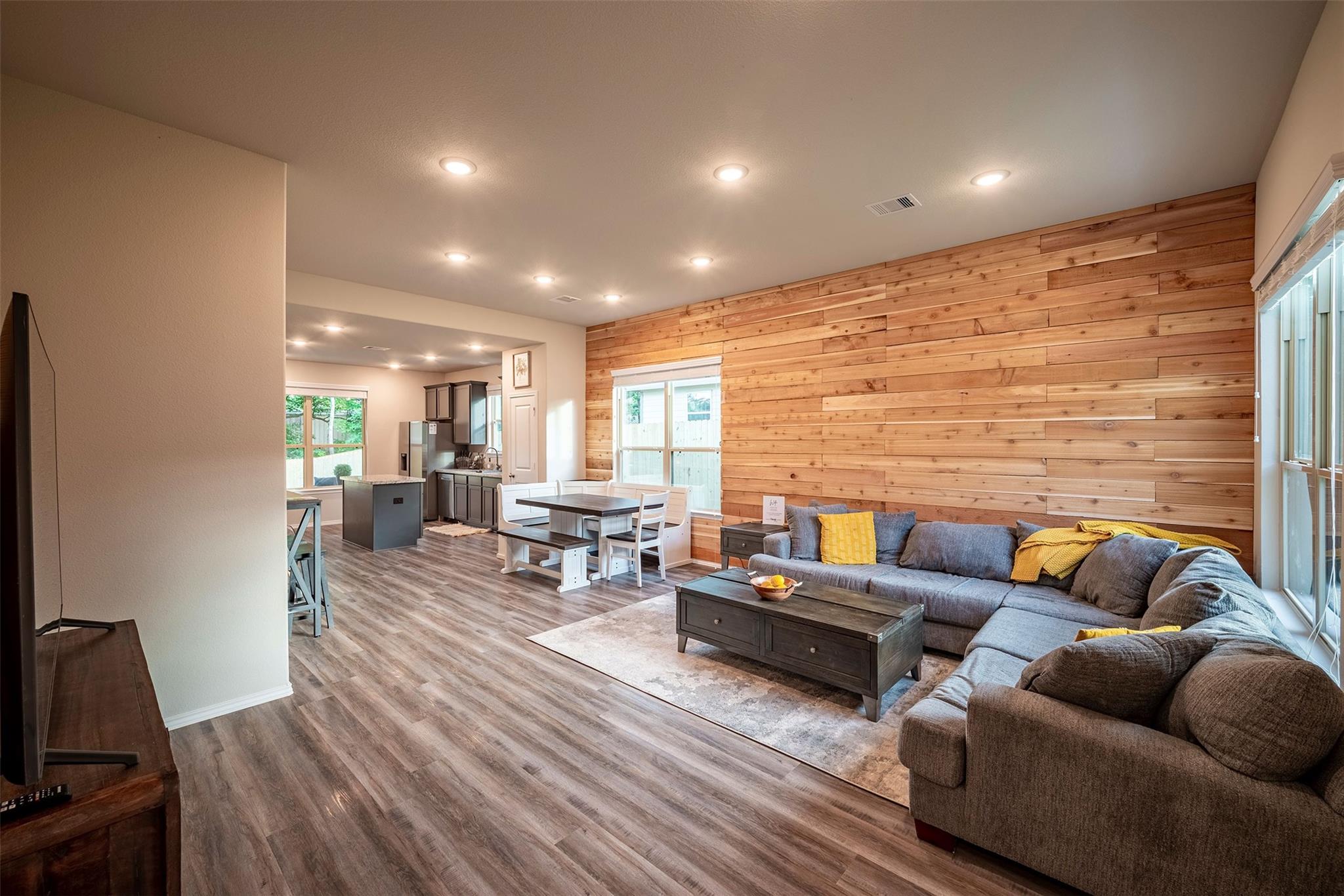 907 Crystal River Road