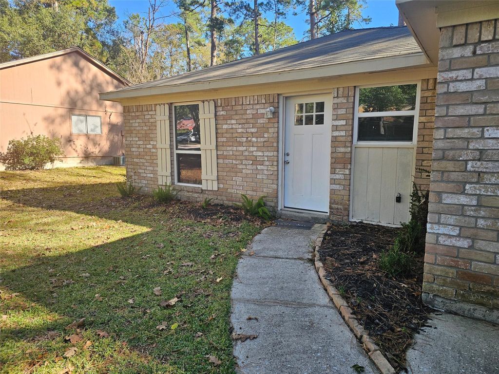 Photo of 105 E Wavy Oak Circle, The Woodlands, TX 77381 (MLS # 72824483)