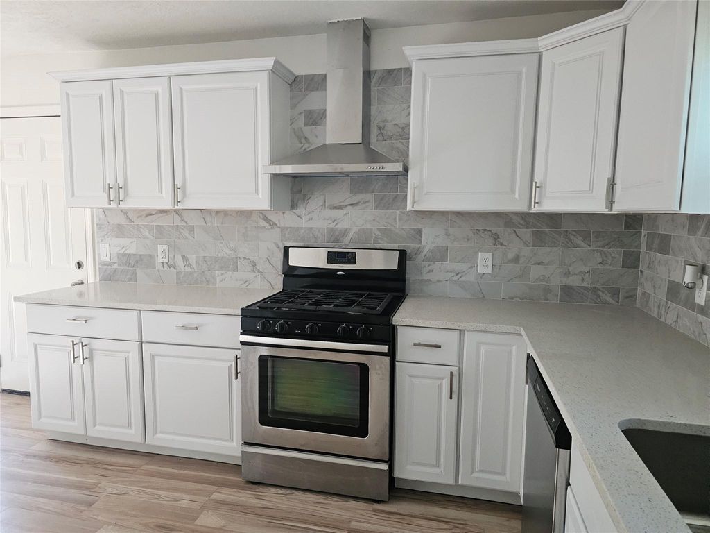 Photo of 105 E Wavy Oak Circle, The Woodlands, TX 77381 (MLS # 72824483)