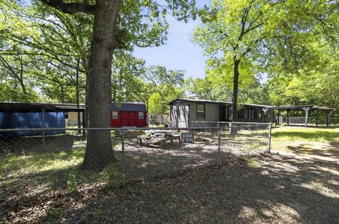 Photo of 14029 Sitting Bull, Malakoff, TX 75148 (MLS # 98147603)