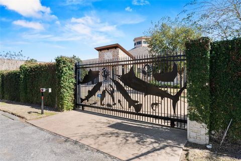 Tiny photo for 1718 Roscoe Street, La Porte, TX 77571 (MLS # 12499138)