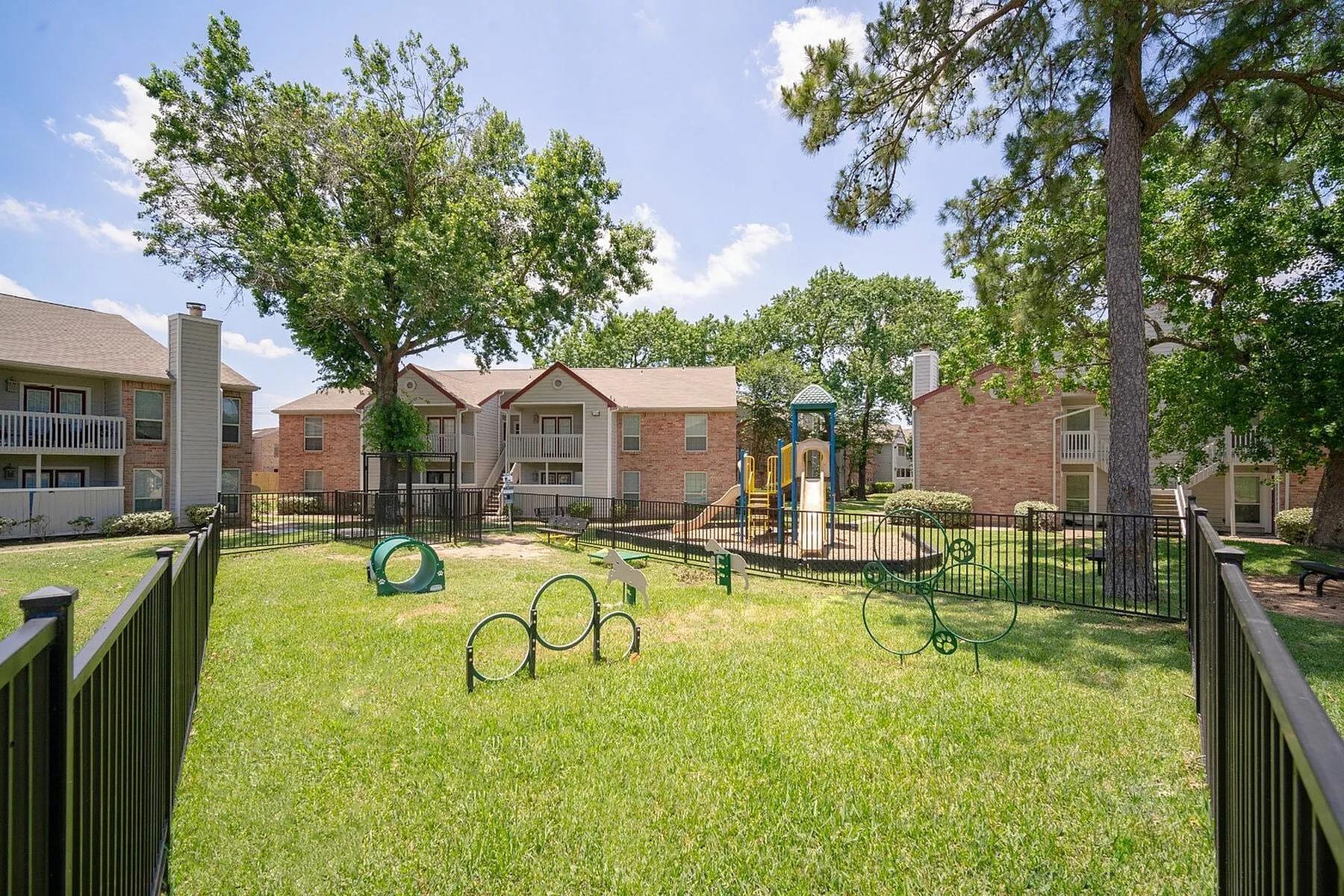 12800 Woodforest Boulevard N0202