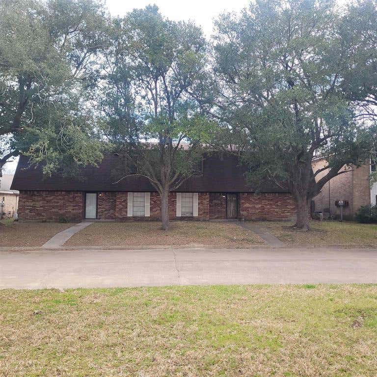 Photo of 3106 Oakmont Drive, Orange, TX 77630 (MLS # 23526641)