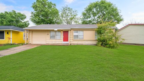 Photo of 1213 Hector Avenue, Pasadena, TX 77502 (MLS # 39815314)
