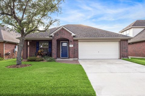 Photo of 107 Rocky Cove Lane, Dickinson, TX 77539 (MLS # 98873932)