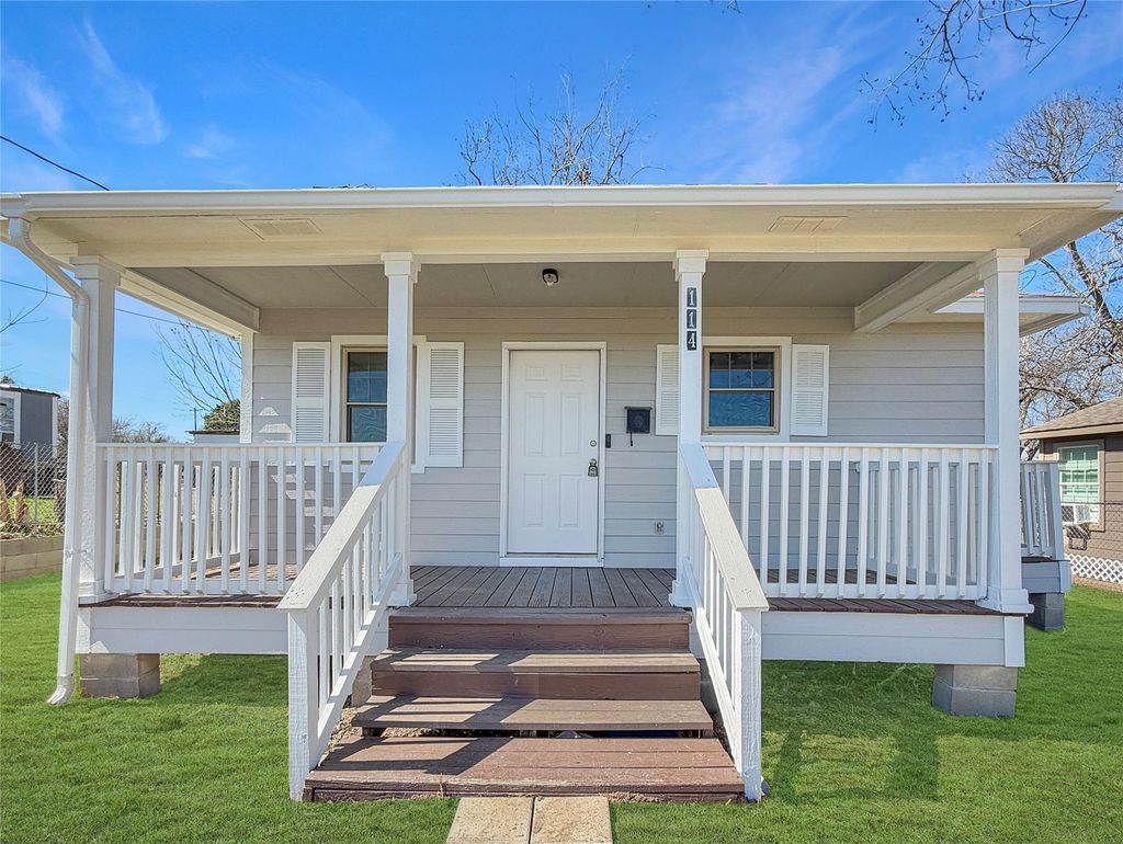 Photo of 114 8th Street, Rosenberg, TX 77471 (MLS # 4136686)