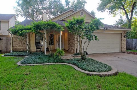 Photo of 2002 Creekshire Drive, Sugar Land, TX 77478 (MLS # 32201627)